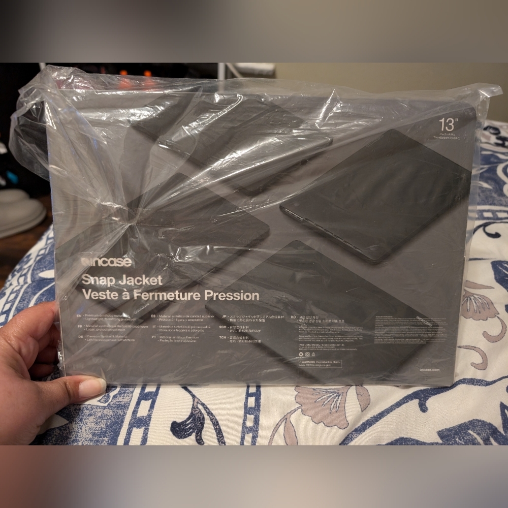 MacBook Pro Snap Jacket - Picture 5 of 6